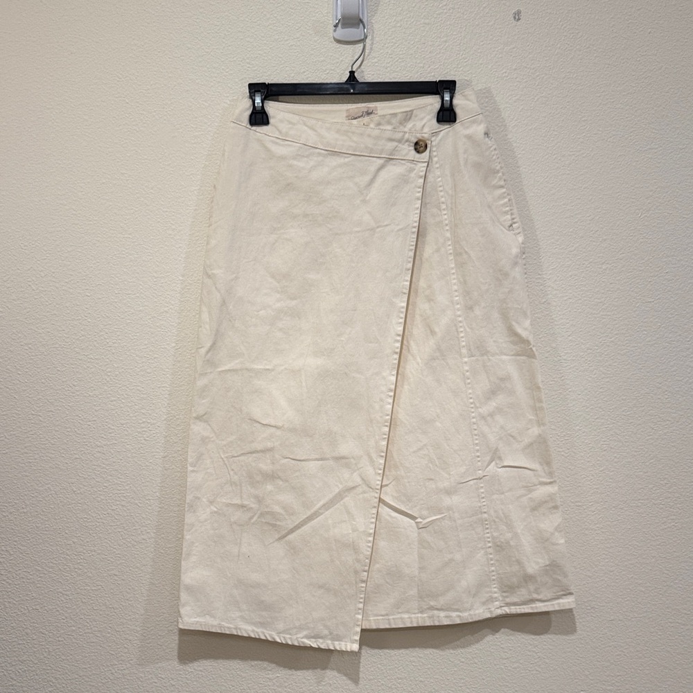 Universal Thread Cream Asymmetrical Skirt
